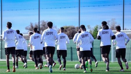 صلاح ومصطفى محمد يقودان تشكيل منتخب مصر أمام نيجيريا