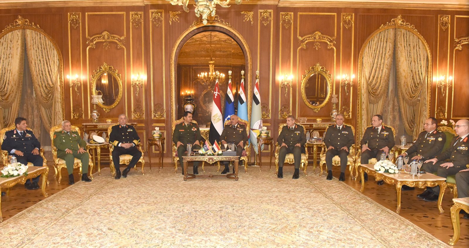 وزير الدفاع ورئيس أركان حرب القوات المسلحة يلتقيان نائب القائد العام للجيش الوطنى الليبى.. شاهد