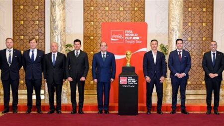 السيسي يستقبل وفد فيفا ضمن المحطة الثانية للجولة الترويجية لكأس العالم.. فيديو السيسي يستقبل وفد فيفا ضمن المحطة الثانية للجولة الترويجية لكأس العالم.. فيديو