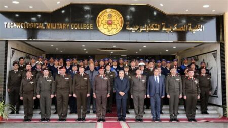 الكلية العسكرية التكنولوجية تحتفل بتخريج الدورة التدريبية الأولى لطلبة مركز التدريب المهنى التابع لهيئة قناة السويس.. صور
