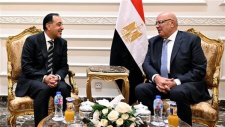 مدبولي يهنئ رئيس مجلس النواب بتولي مهام منصبه