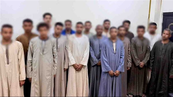 الداخلية تكشف ملابسات فيديو تجمع أهالٍ بإدفو للمطالبة بإعادة الانتخابات البرلمانية الداخلية تكشف ملابسات فيديو تجمع أهالٍ بإدفو للمطالبة بإعادة الانتخابات البرلمانية