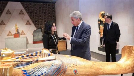 شريف فتحي يبحث تعزيز التعاون مع منظمة الأمم المتحدة للسياحة في مدريد