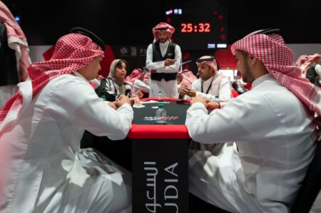 بجوائز قيمتها 100 ألف ريال .. انطلاق بطولة "كمّلنا" للبلوت ضمن فعاليات موسم الخبر