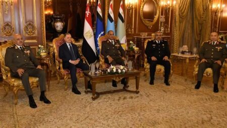 وزيرا الدفاع والداخلية يشهدان حفل إفطار بمناسبة شهر رمضان الكريم.. شاهد