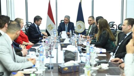 وزير السياحة يجتمع مع ممثلي شركة ويز أير للطيران