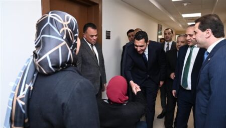 وزير الشباب والرياضة يتفقد قطاعات الوزارة في أول أيام عمله