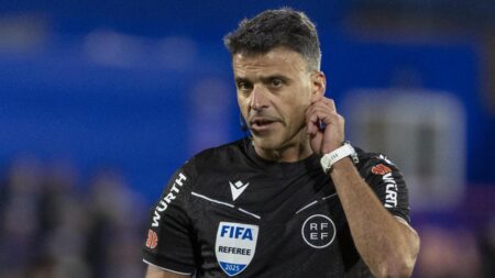 إجراء صارم ضد الحكم مانزانو بسبب أحداث مباراة برشلونة وريال سوسيداد