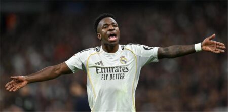 ردة فعل فينيسيوس على صافرات استهجان جماهير ريال مدريد خلال مباراة رايو فاليكانو ردة فعل فينيسيوس على صافرات استهجان جماهير ريال مدريد خلال مباراة رايو فاليكانو