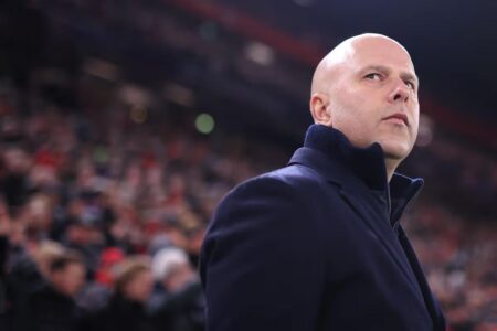 ليفربول يحسم قراره بشأن مستقبل سلوت