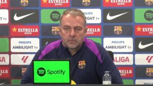هانز فليك: أداء لاعب برشلونة يسعدني.. وليفاندوفسكي لا يحتاج للتفكير في مستقبله