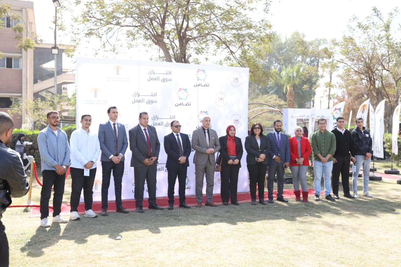"التضامن" تنظم ملتقي توظيف بجامعة اسيوط بمشاركة 45 شركة