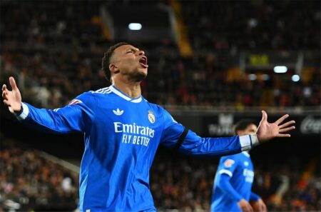 لاعب ريال مدريد يثير استياء مبابي بشدة أمام فالنسيا