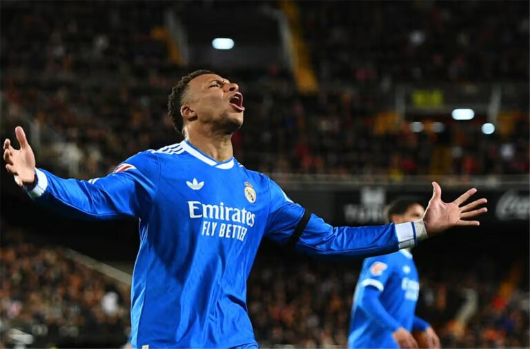 لاعب ريال مدريد يثير استياء مبابي بشدة أمام فالنسيا
