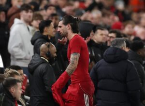 رئيس لجنة الحكام السابق: ليفربول سينجح في إلغاء طرد سوبوسلاي لسبب ما