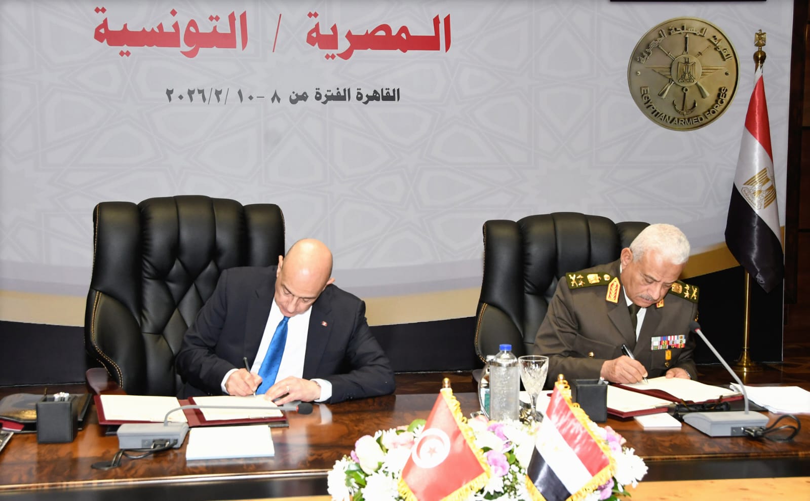 وزير الدفاع يلتقى وزير الدفاع الوطنى للجمهورية التونسية.. شاهد