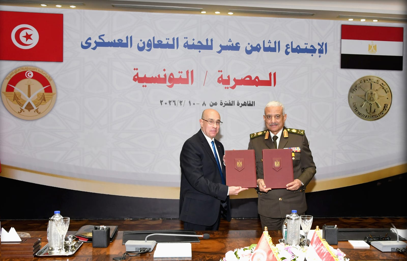 وزير الدفاع يلتقى وزير الدفاع الوطنى للجمهورية التونسية.. شاهد