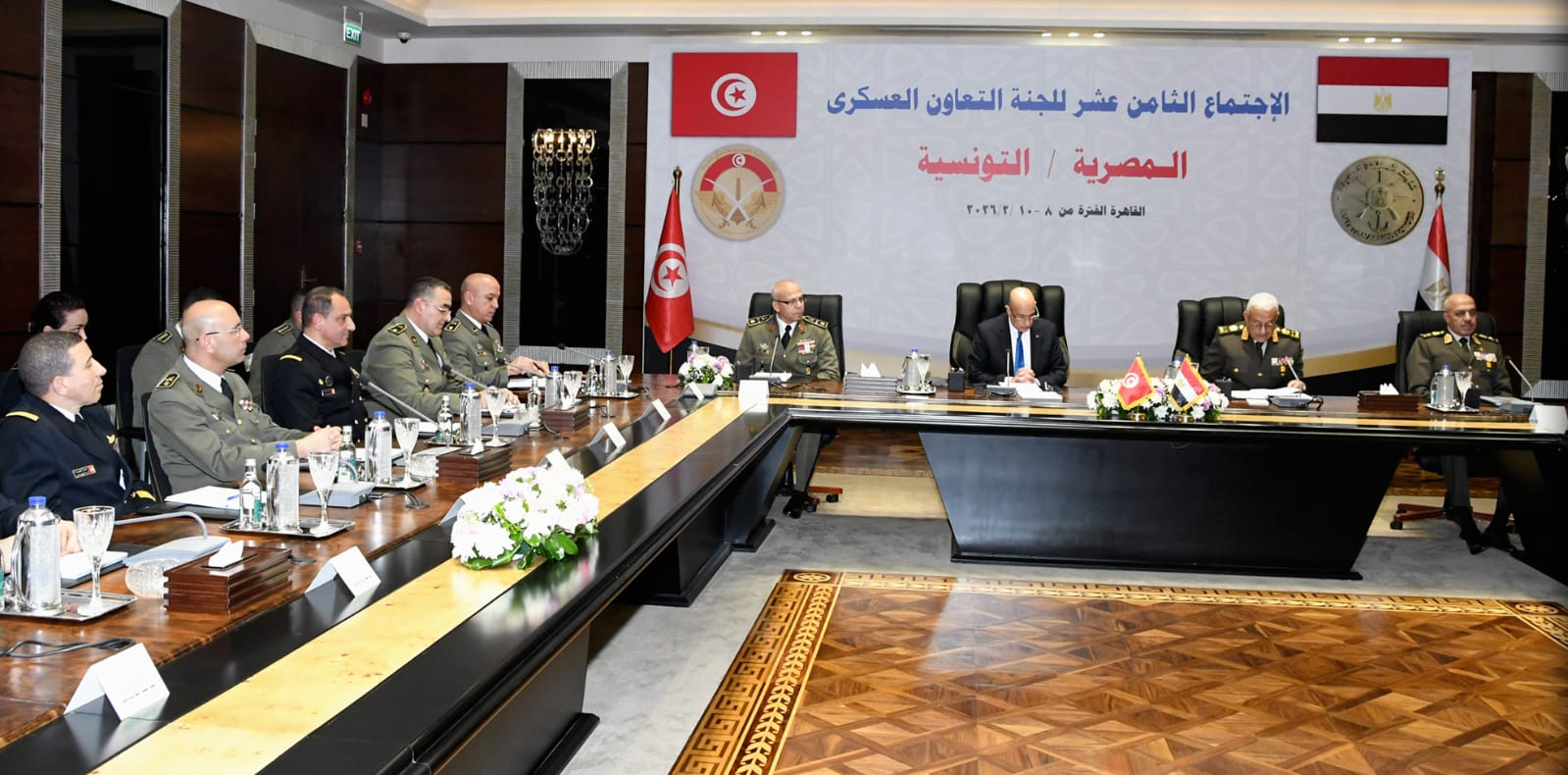 وزير الدفاع يلتقى وزير الدفاع الوطنى للجمهورية التونسية.. شاهد