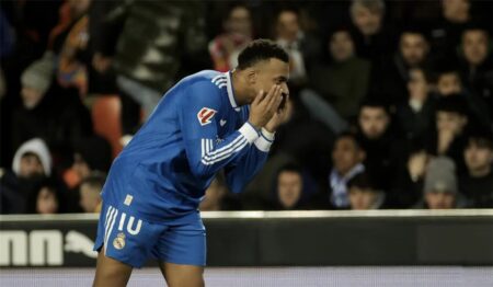 رابطة الليجا ترصد 10 هتافات مهينة لـ ريال مدريد وأربيلوا ومبابي أمام فالنسيا