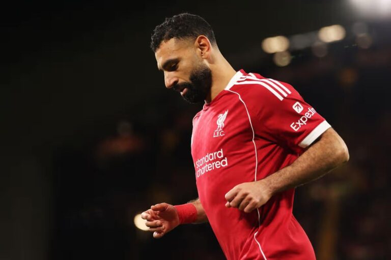 بقرار من المصري.. وكيل محمد صلاح يدخل في محادثات مع نادِ سعودي