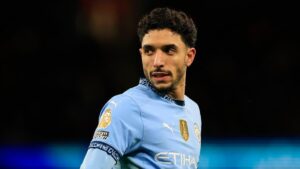 موقف توتنهام من التعاقد مع عمر مرموش في نهاية الموسم