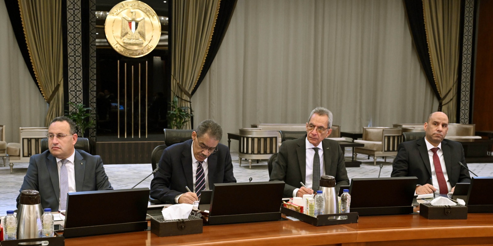 في أول اجتماع للحكومة بتشكيلها الجديد.. رئيس الوزراء: المواطن في هذه المرحلة هو الأولوية الأولى