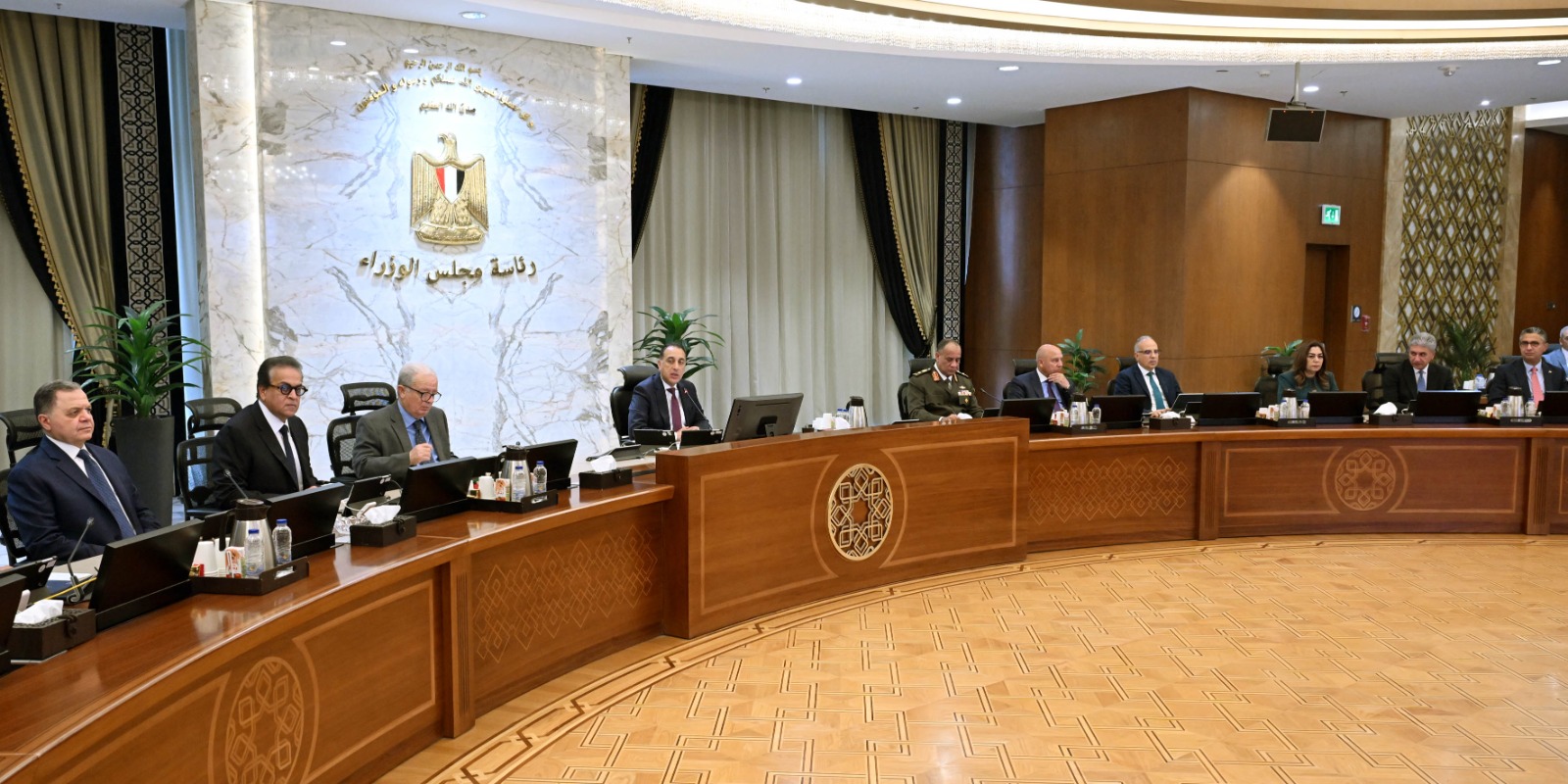 في أول اجتماع للحكومة بتشكيلها الجديد.. رئيس الوزراء: المواطن في هذه المرحلة هو الأولوية الأولى