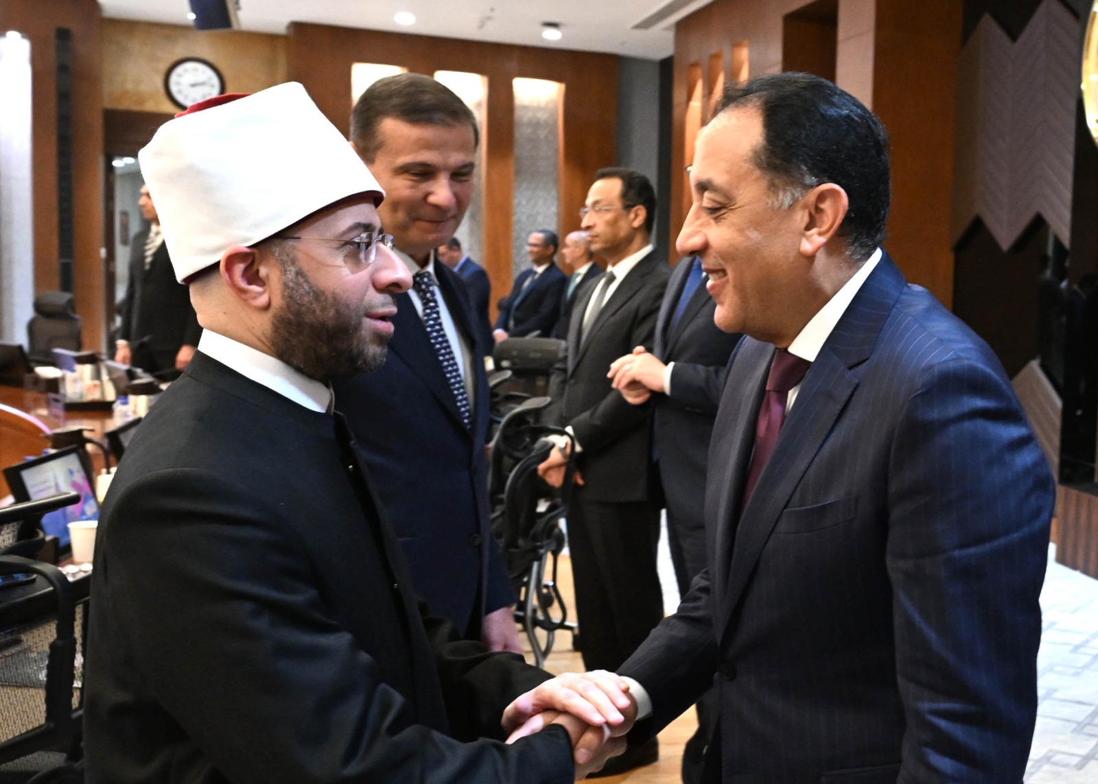 في أول اجتماع للحكومة بتشكيلها الجديد.. رئيس الوزراء: المواطن في هذه المرحلة هو الأولوية الأولى