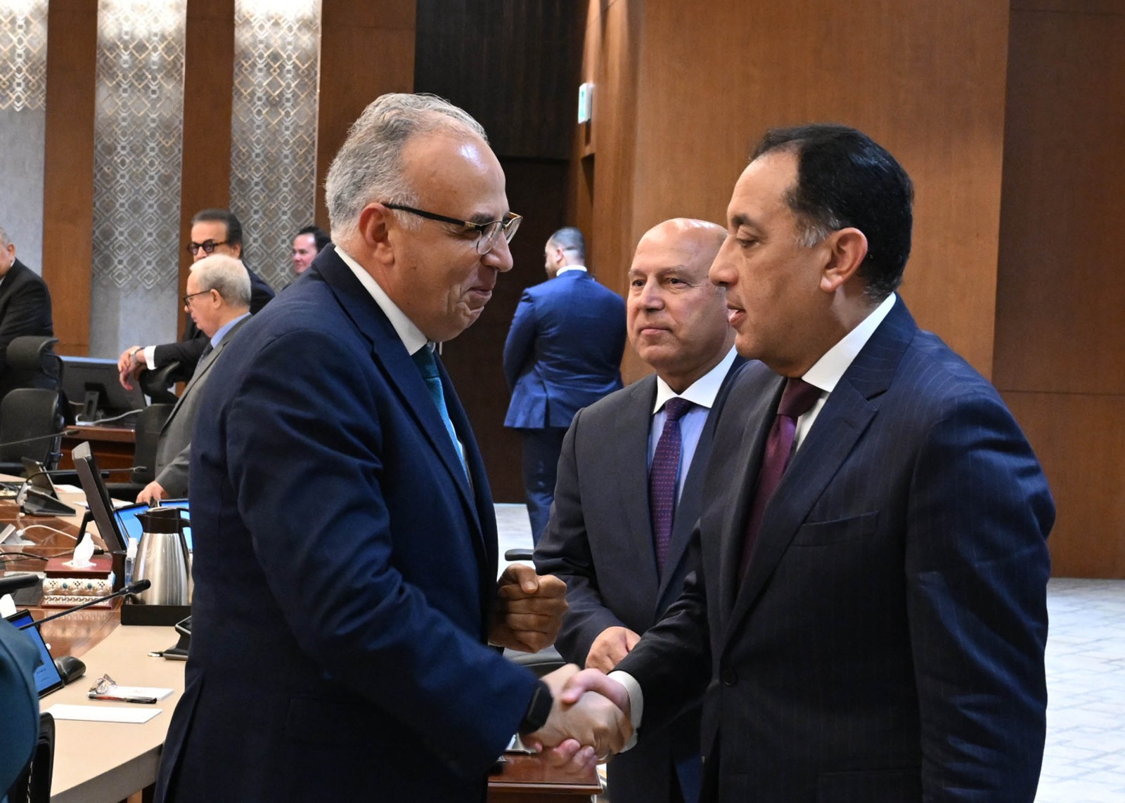 في أول اجتماع للحكومة بتشكيلها الجديد.. رئيس الوزراء: المواطن في هذه المرحلة هو الأولوية الأولى