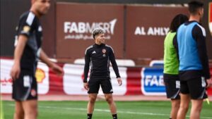 إمام عاشور يشارك في تدريبات الأهلي الجماعية