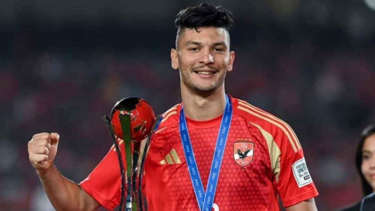 أشرف داري يُعقد رحيله عن الأهلي ويضع شرطًا صادمًا أشرف داري يُعقد رحيله عن الأهلي ويضع شرطًا صادمًا