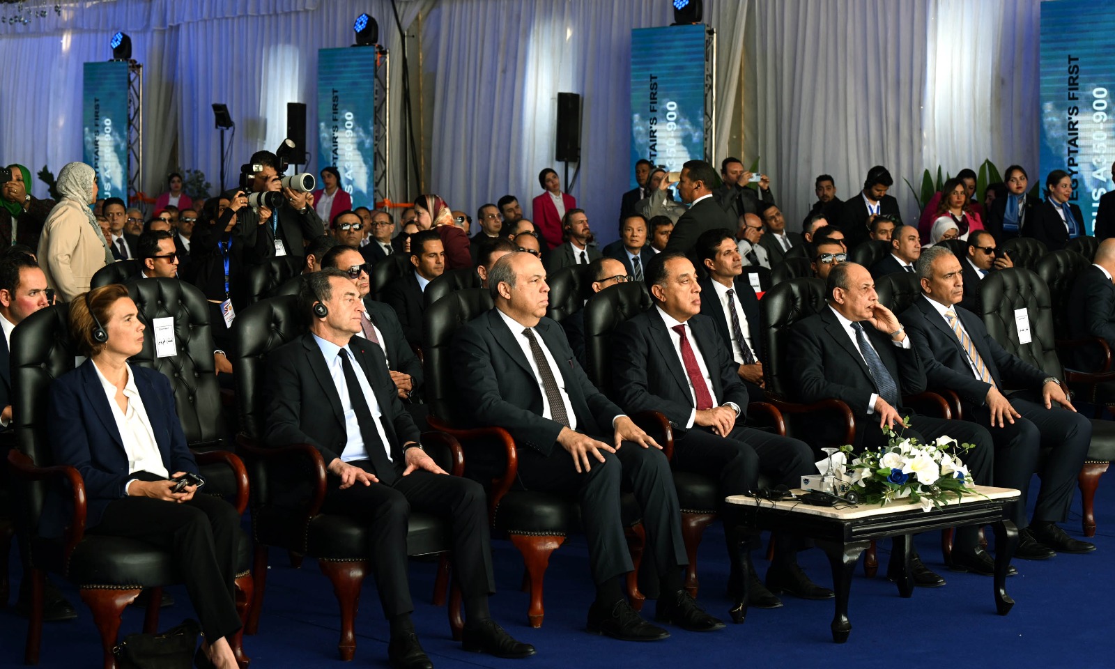 رئيس الوزراء يشهد فعاليات الاحتفال بانضمام أول طائرة من طراز Airbus A350-900 إلى أسطول الناقل الوطني.. صور 9 رئيس الوزراء يشهد فعاليات الاحتفال بانضمام أول طائرة من طراز Airbus A350-900 إلى أسطول الناقل الوطني.. صور