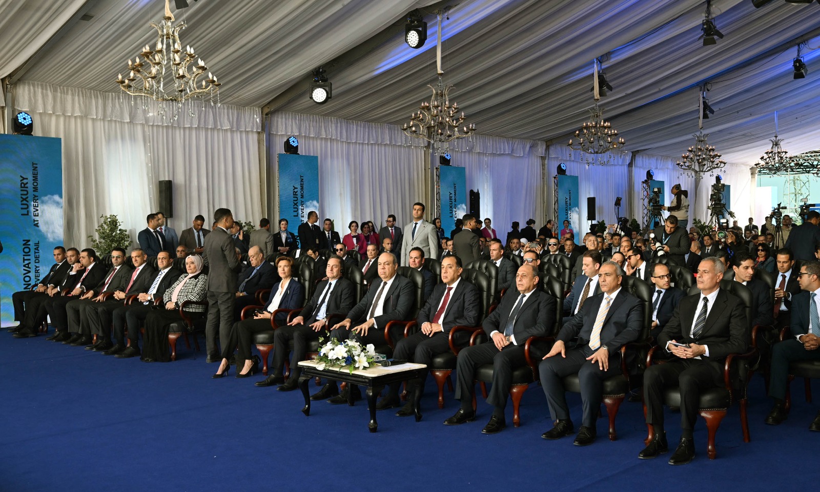 رئيس الوزراء يشهد فعاليات الاحتفال بانضمام أول طائرة من طراز Airbus A350-900 إلى أسطول الناقل الوطني.. صور 4 رئيس الوزراء يشهد فعاليات الاحتفال بانضمام أول طائرة من طراز Airbus A350-900 إلى أسطول الناقل الوطني.. صور