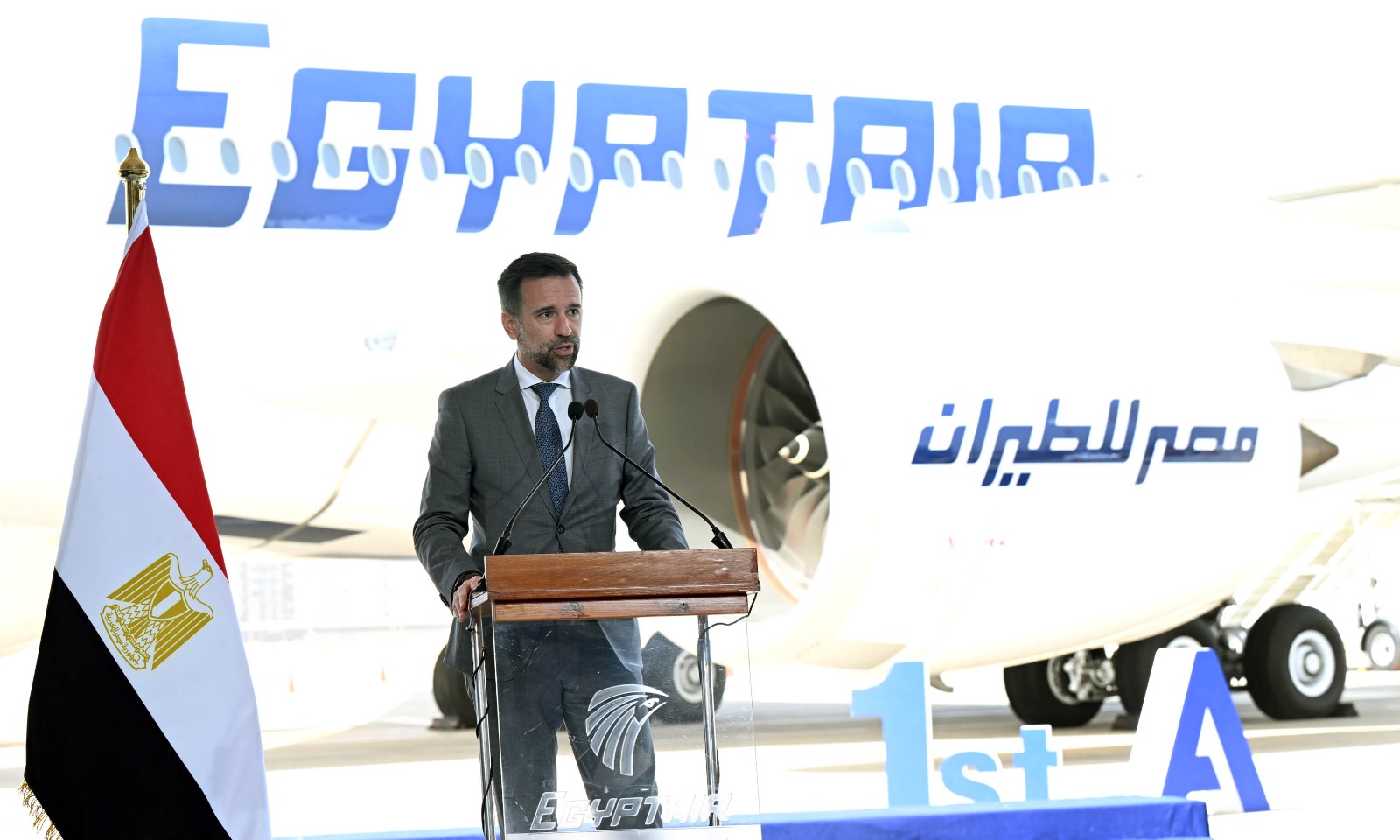 رئيس الوزراء يشهد فعاليات الاحتفال بانضمام أول طائرة من طراز Airbus A350-900 إلى أسطول الناقل الوطني.. صور 14 رئيس الوزراء يشهد فعاليات الاحتفال بانضمام أول طائرة من طراز Airbus A350-900 إلى أسطول الناقل الوطني.. صور