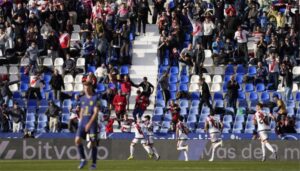 بعد رباعيته في شباك برشلونة.. أتلتيكو مدريد يسقط بثلاثية أمام رايو فاليكانو