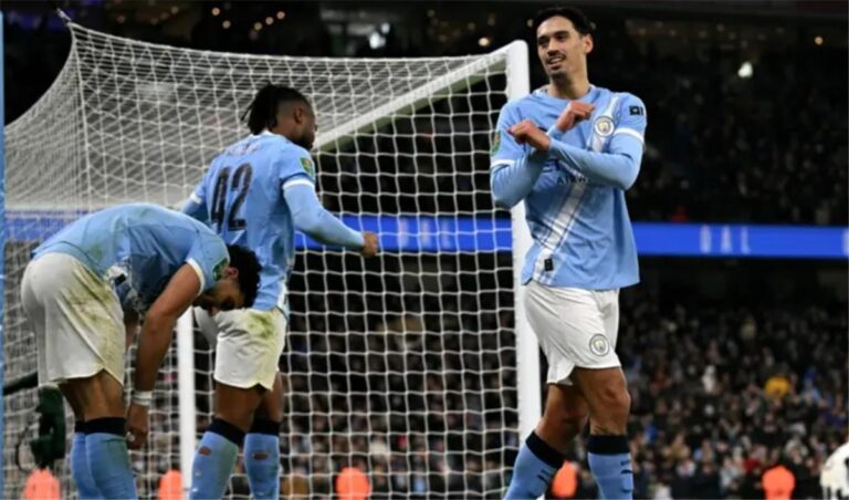 ريندرز مهددًا آرسنال: مانشستر سيتي مستمر في التقدم.. ومن يدري؟ ريندرز مهددًا آرسنال: مانشستر سيتي مستمر في التقدم.. ومن يدري؟