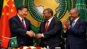 شي جين بينج يهنئ قمة الاتحاد الإفريقي ويعلن إعفاءً جمركيًا لـ53 دولة