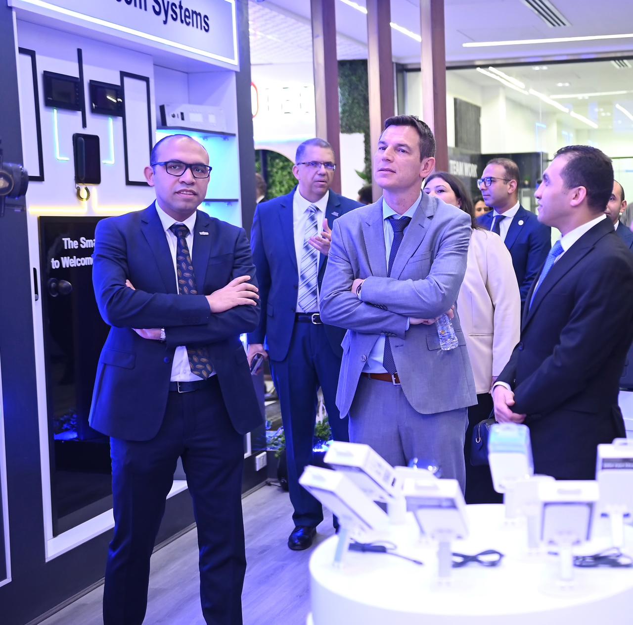 «شنايدر إلكتريك» و«زيروتك» تدفعان توطين وحدات الداتا سنتر عبر «العربية للتصنيع» 3 «شنايدر إلكتريك» و«زيروتك» تدفعان توطين وحدات الداتا سنتر عبر «العربية للتصنيع»