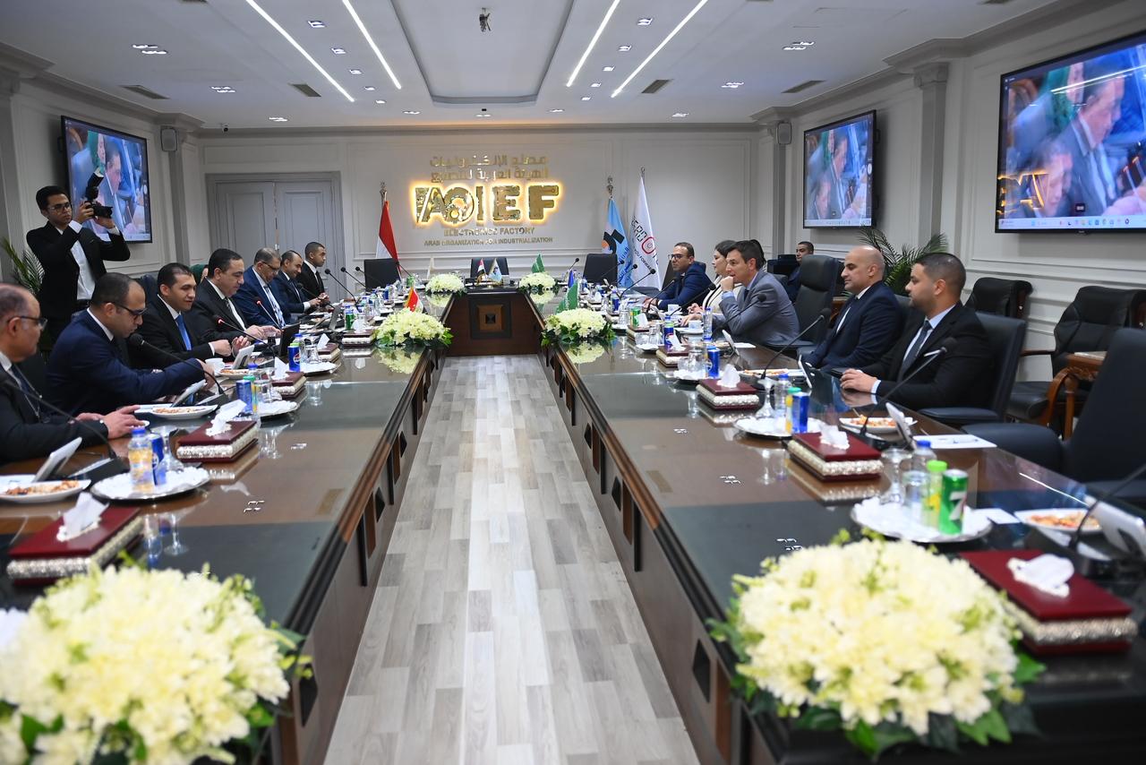 «شنايدر إلكتريك» و«زيروتك» تدفعان توطين وحدات الداتا سنتر عبر «العربية للتصنيع» 6 «شنايدر إلكتريك» و«زيروتك» تدفعان توطين وحدات الداتا سنتر عبر «العربية للتصنيع»