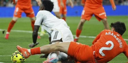 موندو ديبورتيفو: لاعبو ريال مدريد يتظاهرون بالسقوط.. ويهددون رقم برشلونة القياسي موندو ديبورتيفو: لاعبو ريال مدريد يتظاهرون بالسقوط.. ويهددون رقم برشلونة القياسي