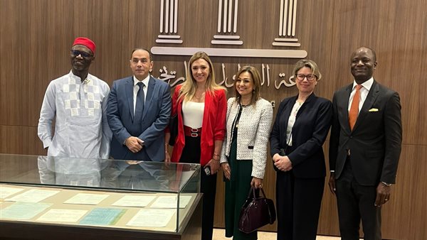 رئيس البورصة المصرية يستقبل قيادات من البورصات الدولية بمقرها التاريخي رئيس البورصة المصرية يستقبل قيادات من البورصات الدولية بمقرها التاريخي