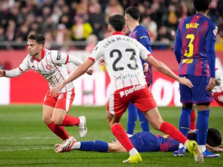 خبير تحكيمي يوضح مدى صحة هدف جيرونا المثير للجدل أمام برشلونة