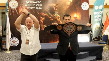 الاتحاد الدولي للقوة البدنية يكرّم محمود بركات بالحزام الذهبي