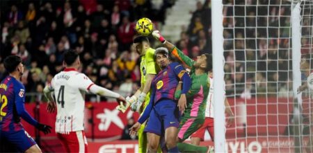 ثنائي برشلونة يفتح النار على حكم مباراة جيرونا في الدوري الإسباني