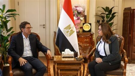 “التنمية المحلية” توقع بروتوكولًا لتطوير الأراضي غير المستغلة وتحويلها لمساحات آمنة “التنمية المحلية” توقع بروتوكولًا لتطوير الأراضي غير المستغلة وتحويلها لمساحات آمنة