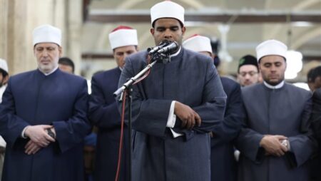 الأزهر يقدِّم الطالب أحمد زكي فوزي بكلية القرآن الكريم لإمامة المصلين في الليلة الرابعة من رمضان