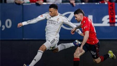 ريال مدريد يعطي برشلونة فرصة ذهبية لاعتلاء الصدارة بعد الخسارة أمام أوساسونا