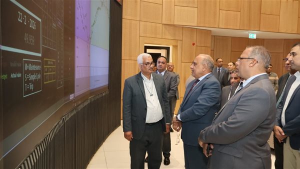 وزير الكهرباء يتفقد المركز القومي للتحكم في الطاقة ويتابع سير العمل وزير الكهرباء يتفقد المركز القومي للتحكم في الطاقة ويتابع سير العمل