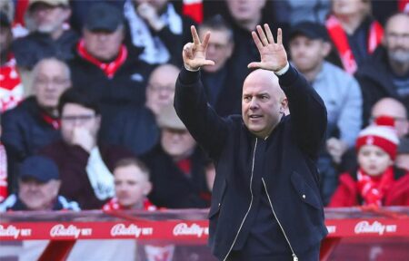 تصرف غريب من سلوت في مباراة ليفربول ونوتينجهام تصرف غريب من سلوت في مباراة ليفربول ونوتينجهام