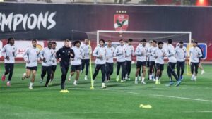 الأهلي يختتم استعداداته لمواجهة سموحة في الدوري ويغادر إلى الإسكندرية